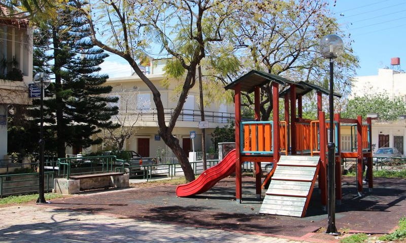 Παρεμβάσεις σε παιδική χαρά των Παχιανών