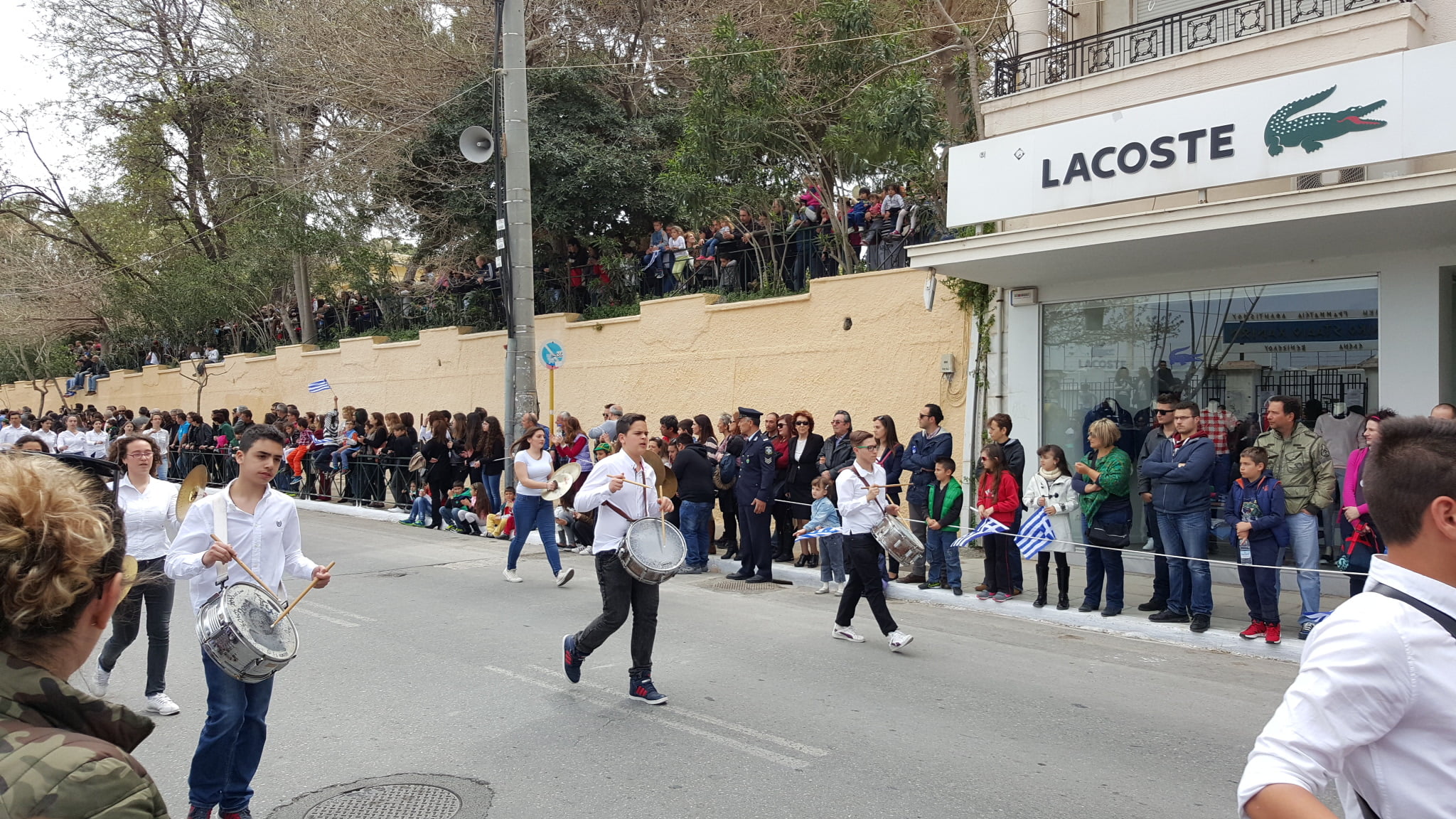 Με κάθε λαμπρότητα η παρέλαση στα Χανιά (εικόνες)