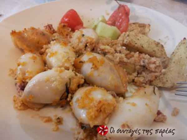 Καλαμάρια γεμιστά με πλιγούρι και λαχανικά