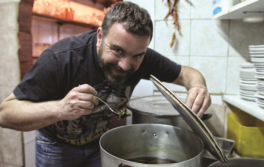 Βιβλίο με κρητικές συνταγές από τον γνωστό σεφ Βασίλη Καλλίδη για τον Ορίζοντα