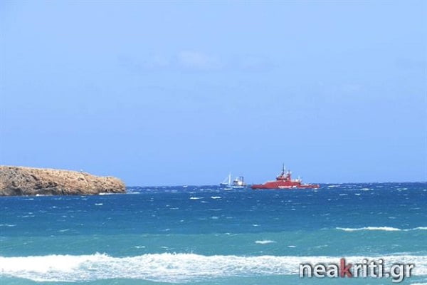 Τούμπαρε βάρκα βόρεια του αεροδρομίου Ηρακλείου (εικόνες)