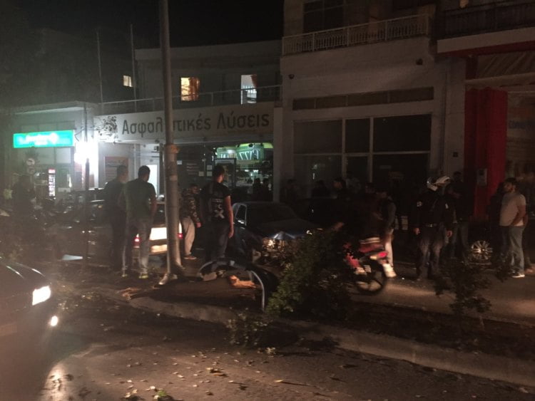 Απίστευτο τροχαίο στο Ηράκλειο έκανε ελιγμούς και… ξερίζωσε δέντρο (εικόνες)