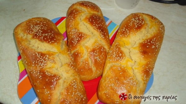 Tσουρέκια με φαρίνα