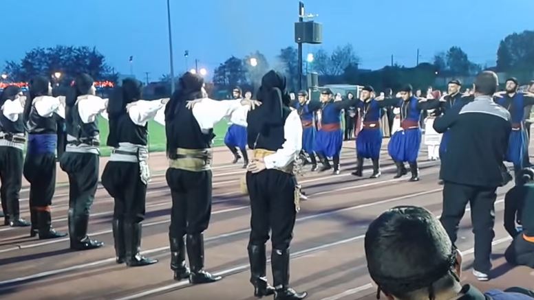 Βίντεο με απίστευτο χορό Κρητών και Ποντίων