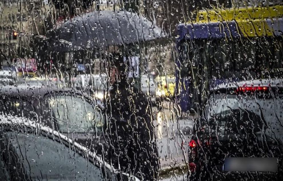 Άνοιξαν οι ουρανοί στο Ηράκλειο: Δρόμοι ποτάμια και… γέφυρες καταρράκτες (βίντεο)