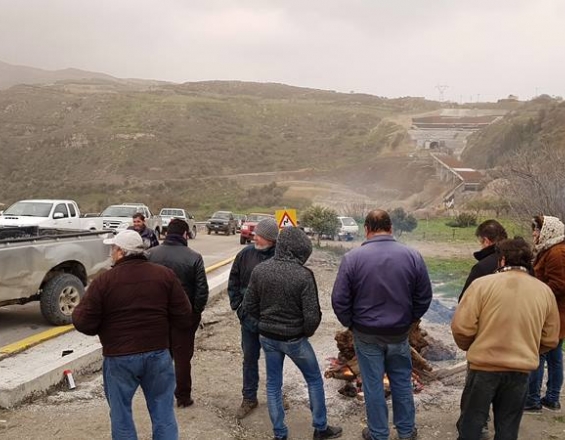 Ξημερώθηκαν στο δρόμο οι κάτοικοι… για να μην κλείσει!