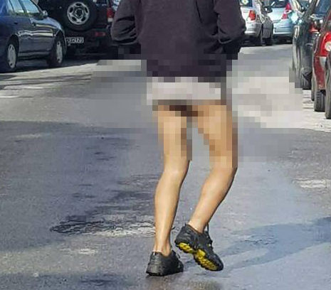 Δεν είναι σάτυρος! Είναι ένα άτομο που χρειάζεται βοήθεια, ο άνδρας που κυκλοφορεί γυμνός στα Χανιά!