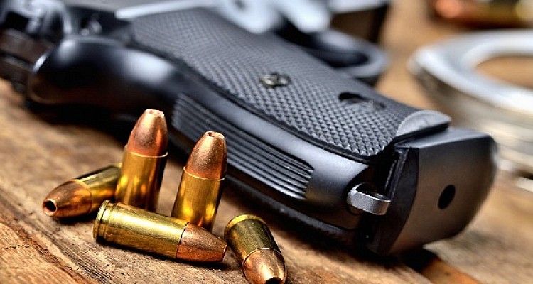 pistoli - pyrovolismoi - oplo Αρματωμένοι