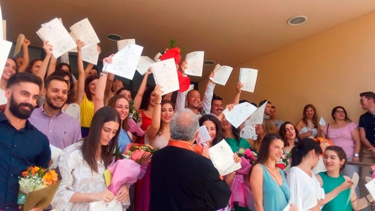 Με χαμόγελα και αισιοδοξία παρέλαβαν τα πτυχία τους οι 140 απόφοιτοι του Πολυτεχνείου Κρήτης (pics+vid)