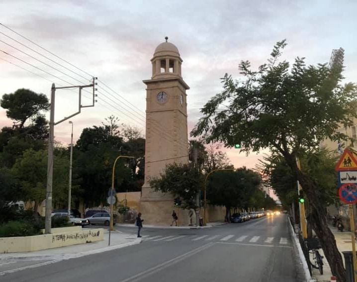 roloi_kipos_xania Το ρολόι του Δημοτικού Κήπου στα Χανιά έδωσε τη δική του λάμψη στις γιορτές (Vid)