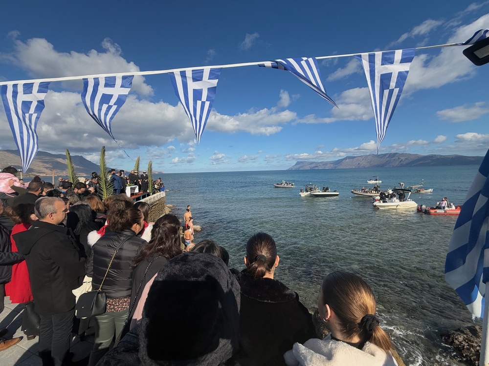 Θεοφάνεια: Τα ξεχωριστά έθιμα του Αγιασμού των Υδάτων