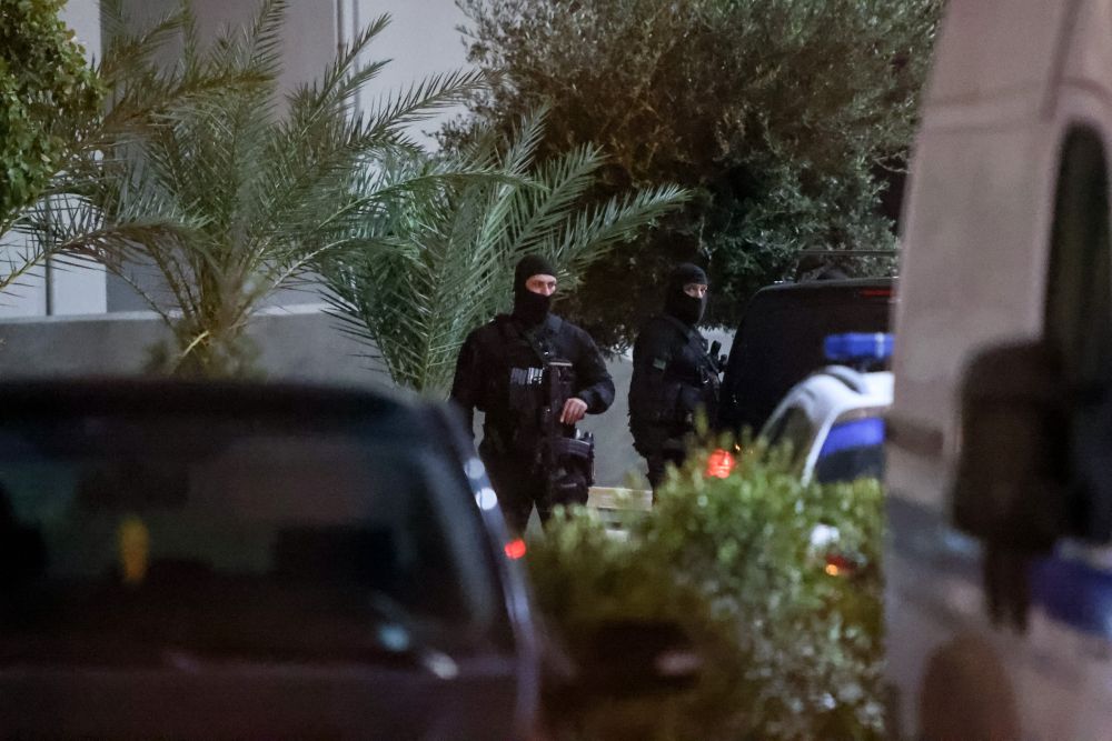 ΣΤΗΝ ΑΣΤΥΝΟΜΙΚΗ ΔΙΕΥΘΥΝΣΗ ΗΡΑΚΛΕΙΟΥ ΟΙ ΤΡΕΙΣ ΚΑΤΑΖΗΤΟΥΜΕΝΟΙ ΓΙΑ ΤΟ ΑΙΜΑΤΗΡΟ ΕΠΕΙΣΟΔΙΟ ΣΤΑ ΒΟΡΙΖΙΑ ΗΡΑΚΛΕΙΟΥ (ΣΤΕΦΑΝΟΣ ΡΑΠΑΝΗΣ/EUROKINISSI)