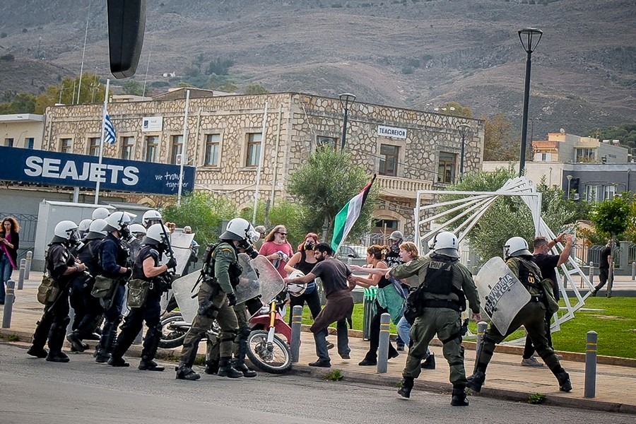 ΔΙΑΜΑΡΤΥΡΙΑ ΓΙΑ ΤΗΝ ΑΦΙΞΗ ΤΟΥ ΚΡΟΥΑΖΕΡΟΠΛΟΙΟΥ