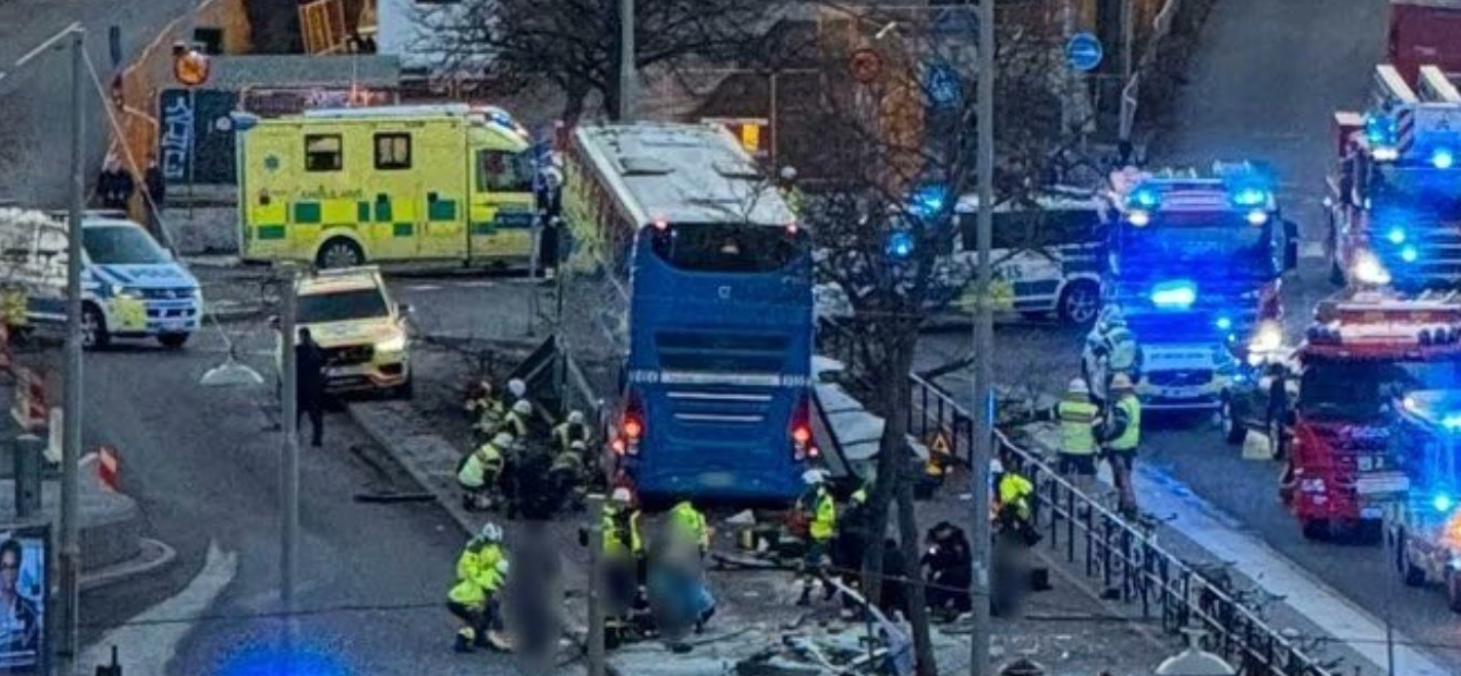 Σουηδία: Σοβαρό τροχαίο με λεωφορείο στην Στοκχόλμη – Αναφορές για πολλούς νεκρούς