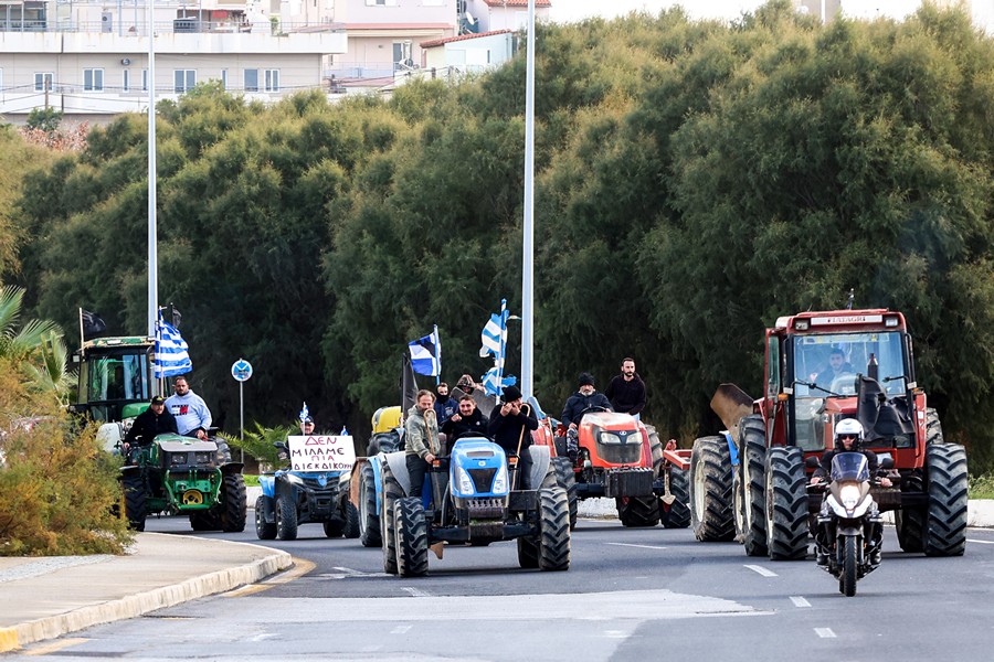 ΔΙΑΜΑΡΤΥΡΙΑ ΑΓΡΟΤΩΝ ΚΑΙ ΚΤΗΝΟΤΡΟΦΩΝ ΣΤΗΝ ΑΠΟΚΕΝΤΡΩΜΕΝΗ ΔΙΟΙΚΗΣΗ ΚΡΗΤΗΣ (ΣΤΕΦΑΝΟΣ ΡΑΠΑΝΗΣ/EUROKINISSI)