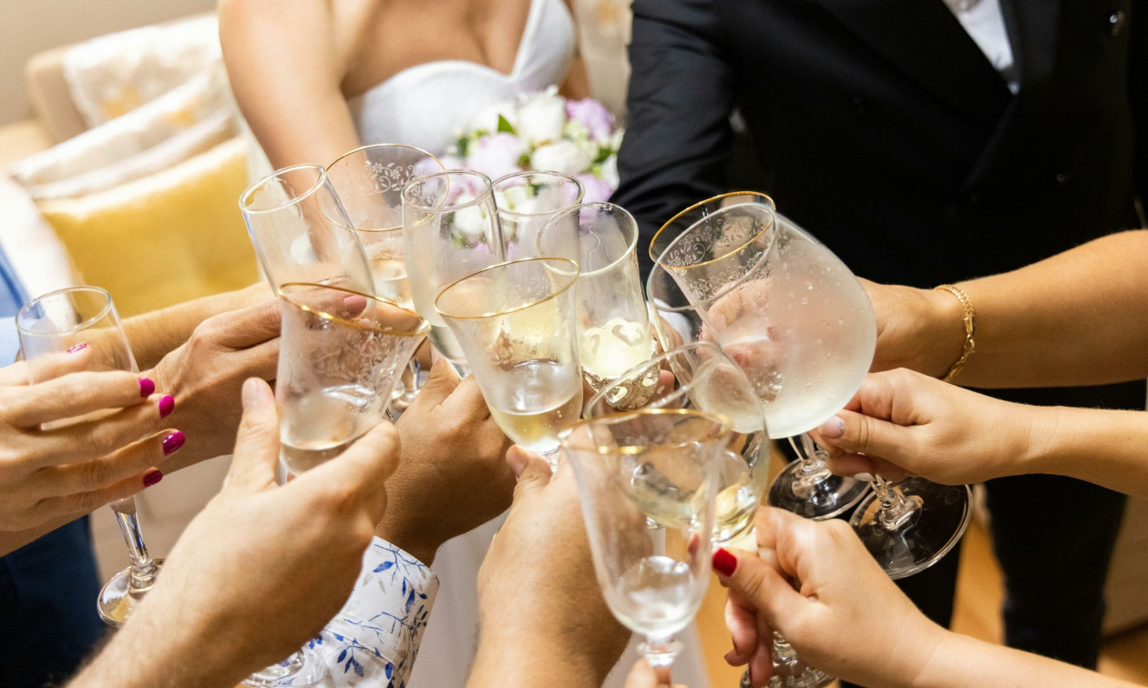 5efa13a5-gamos-party-u