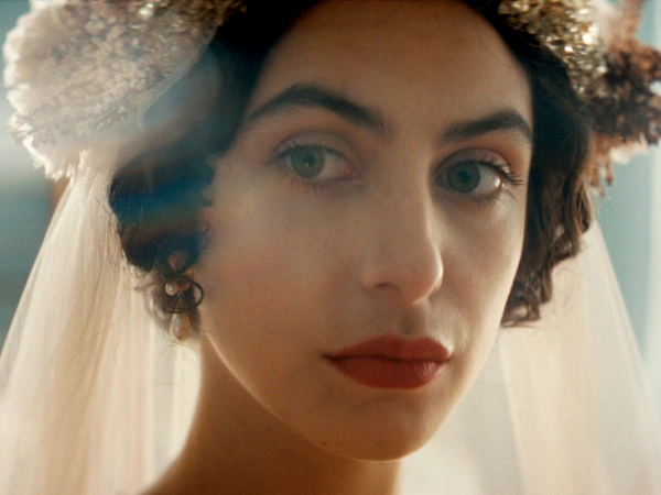 Φωτεινή Πελούζο: Ποια είναι η Ελληνοϊταλίδα πρωταγωνίστρια της «Μεγάλης Χίμαιρας»