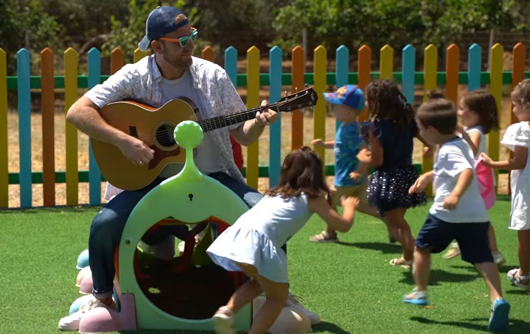 Χανιά | Ακούστε το νέο τραγούδι του Μάνου Μαλαξιανάκη – “Μη με τρομάζεις μέρα” | Βίντεο