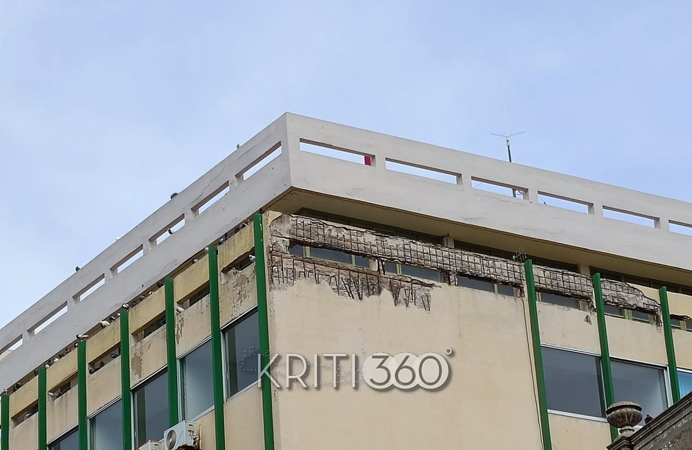 Χανιά | Σοβάδες κατέρρευσαν από το Μέγαρο Πάνθεον – Μέχρι πότε θα είμαστε τυχεροί…